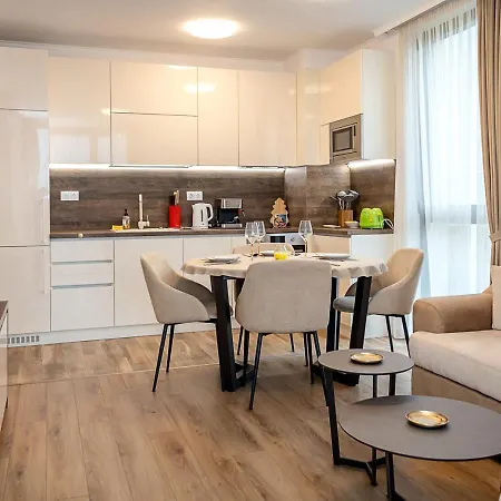 Апартамент Cozy Sea View With Pool Варна