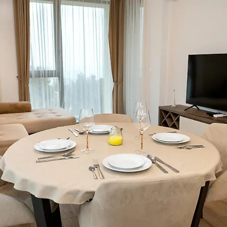 Апартамент Cozy Sea View With Pool *