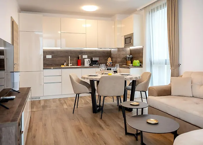 Апартамент Cozy Sea View With Pool Варна