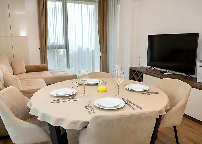 Апартамент Cozy Sea View With Pool *